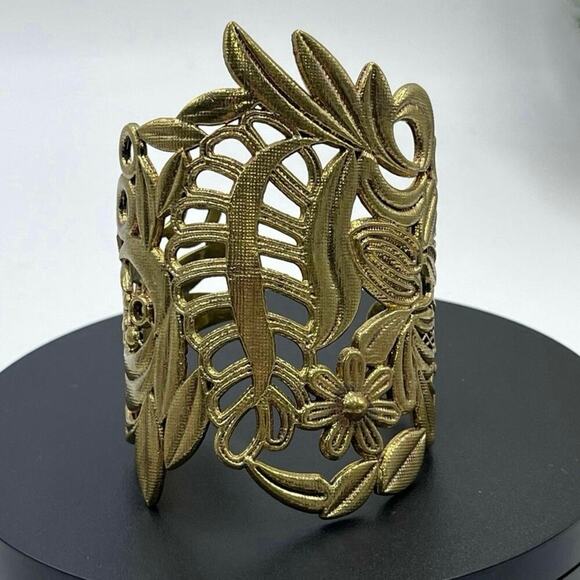 Large Filigree Ornate Lace Floral Leaf Gold Tone Wide Textured Cuff Bracelet - Picture 1 of 10